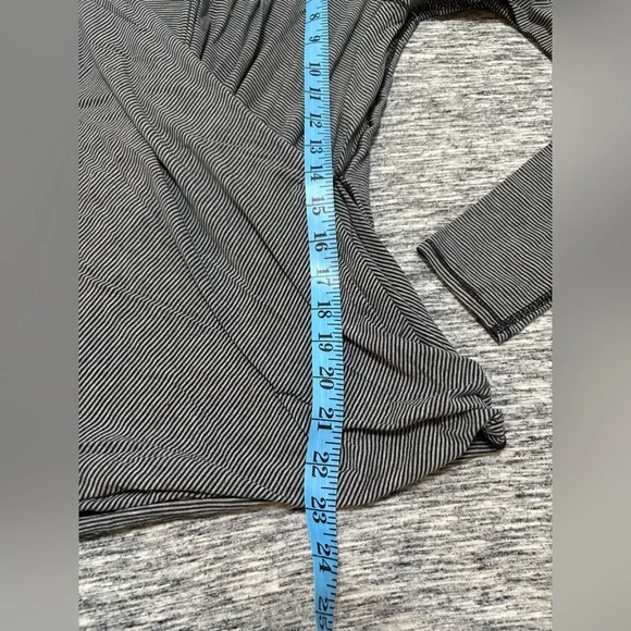 Lululemon Crossed Front Long Sleeve Size Small - Picture 3 of 6